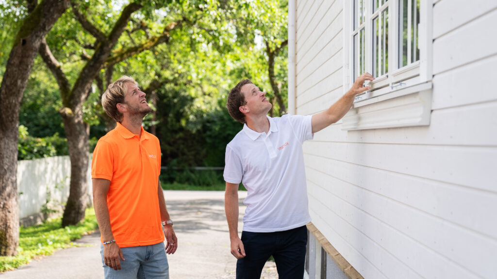 Vindux hjelper deg hele veien fra befaring til ferdig installerte vinduer.